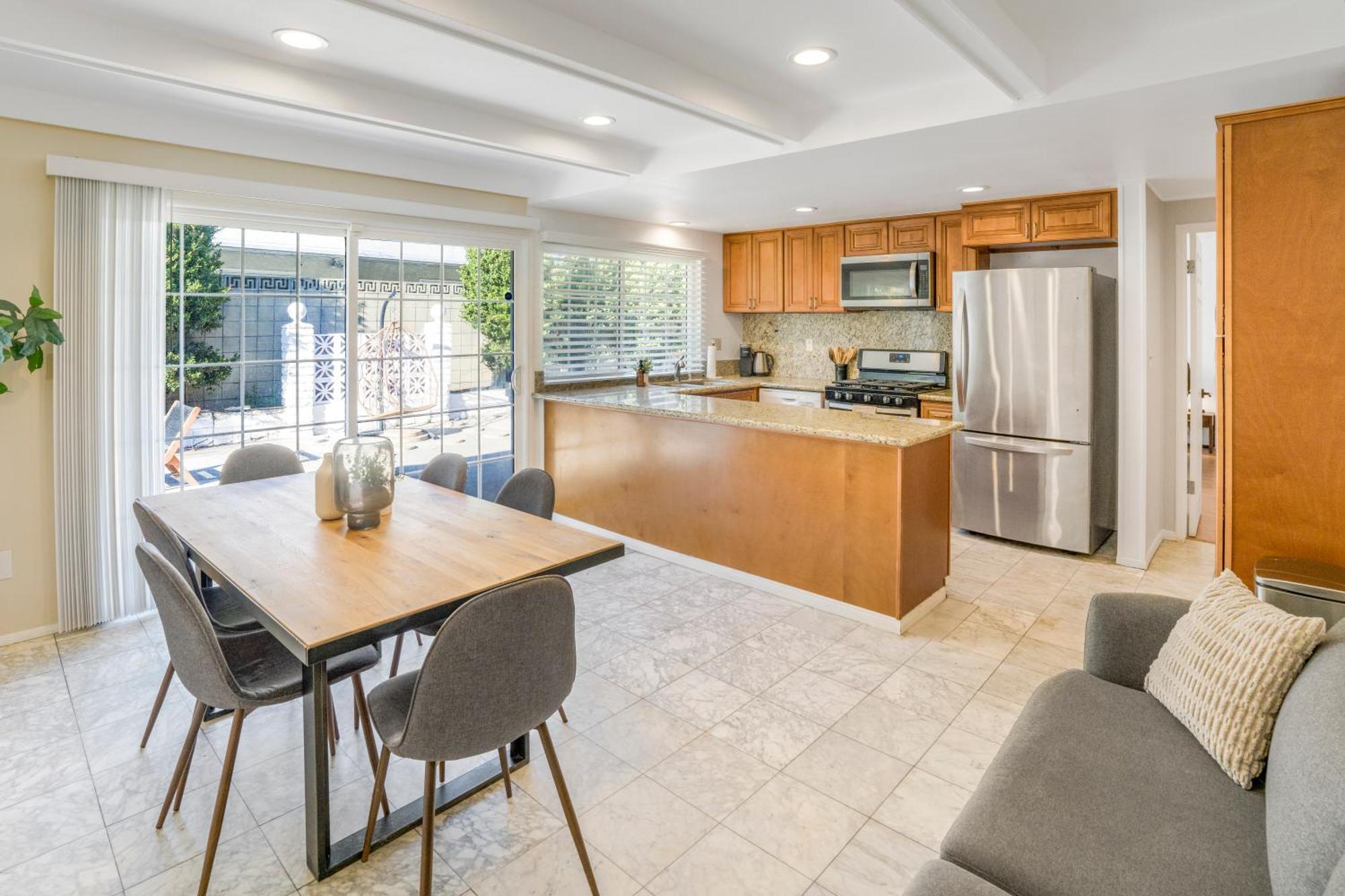 Spacious House, Central, Amenities Holiday home